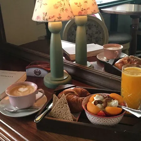 Puppet Pensjonat Corfu (city)